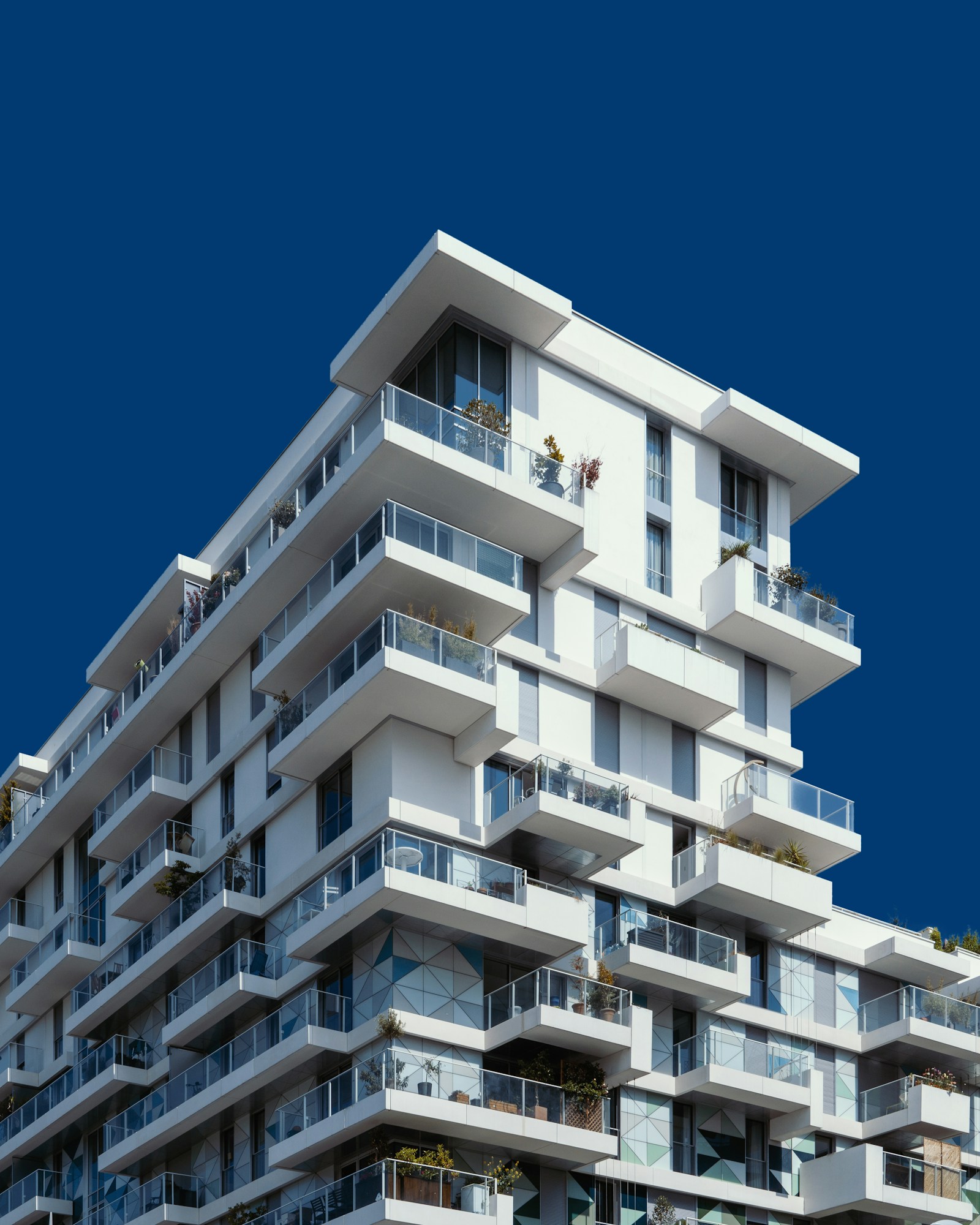 Arquitetura com luz natural e integração com o exterior